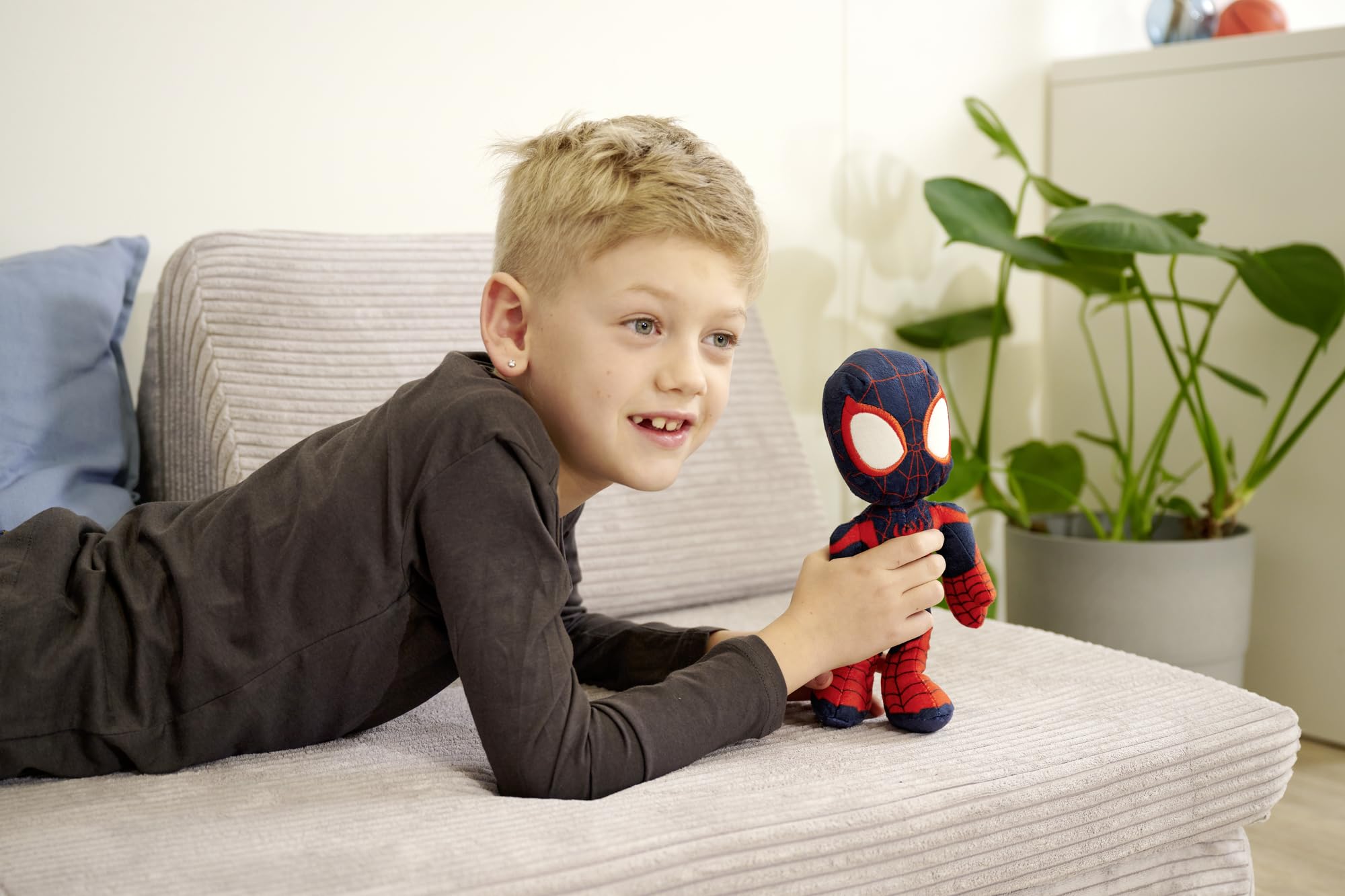 simba-disney-miles-morales-pl-schfigur-25cm-leuchtaugen image 5