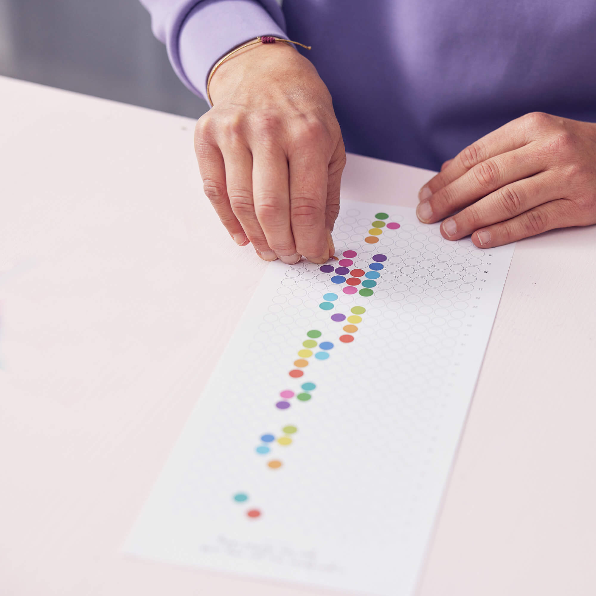 dot-on-habits-little-helper-habit-tracker-klebepunkte-recyclingpapier image 2