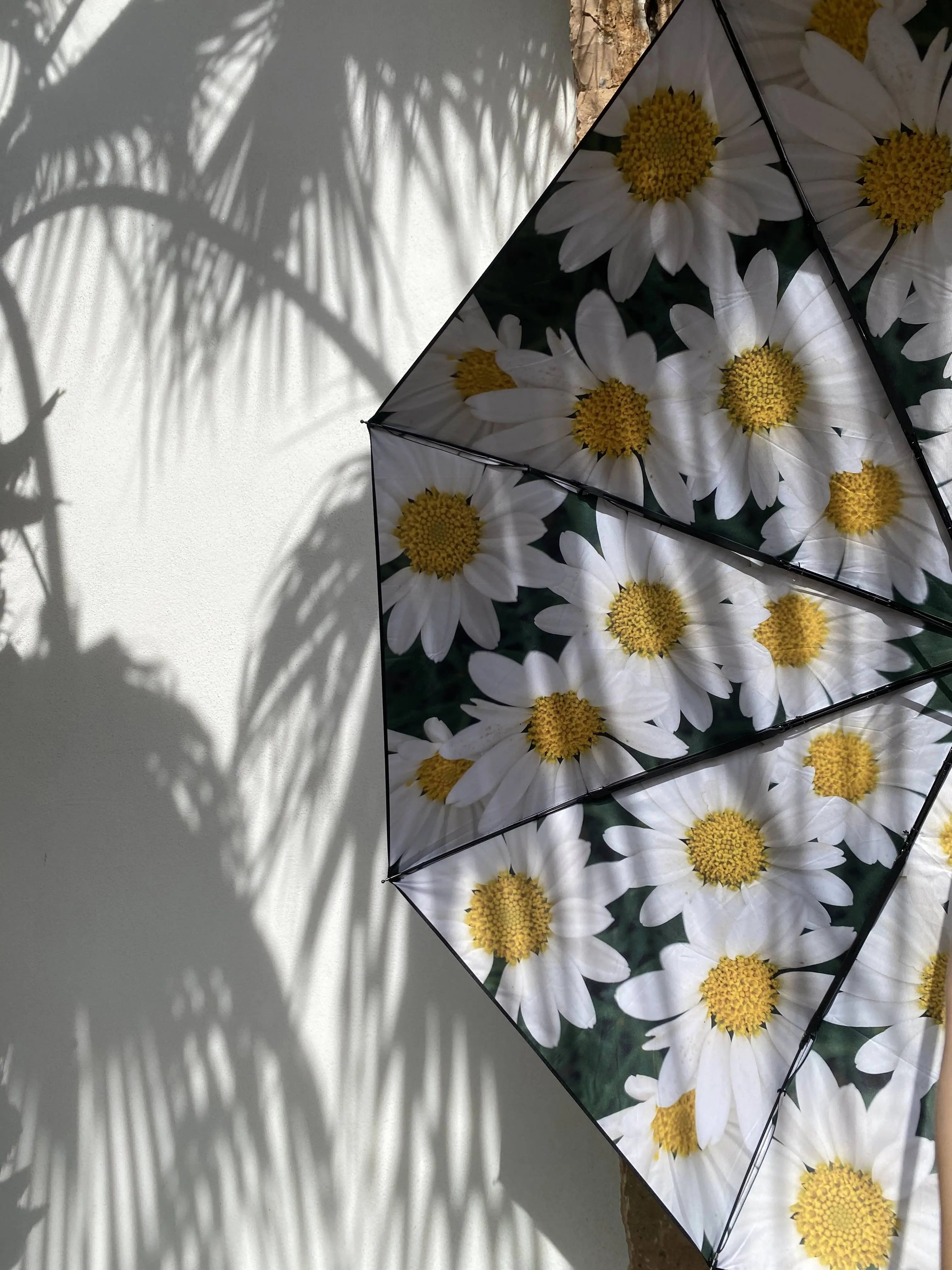 happysweeds-the-original-daisy-taschenschirm-g-nsebl-mchen-winddicht image 2