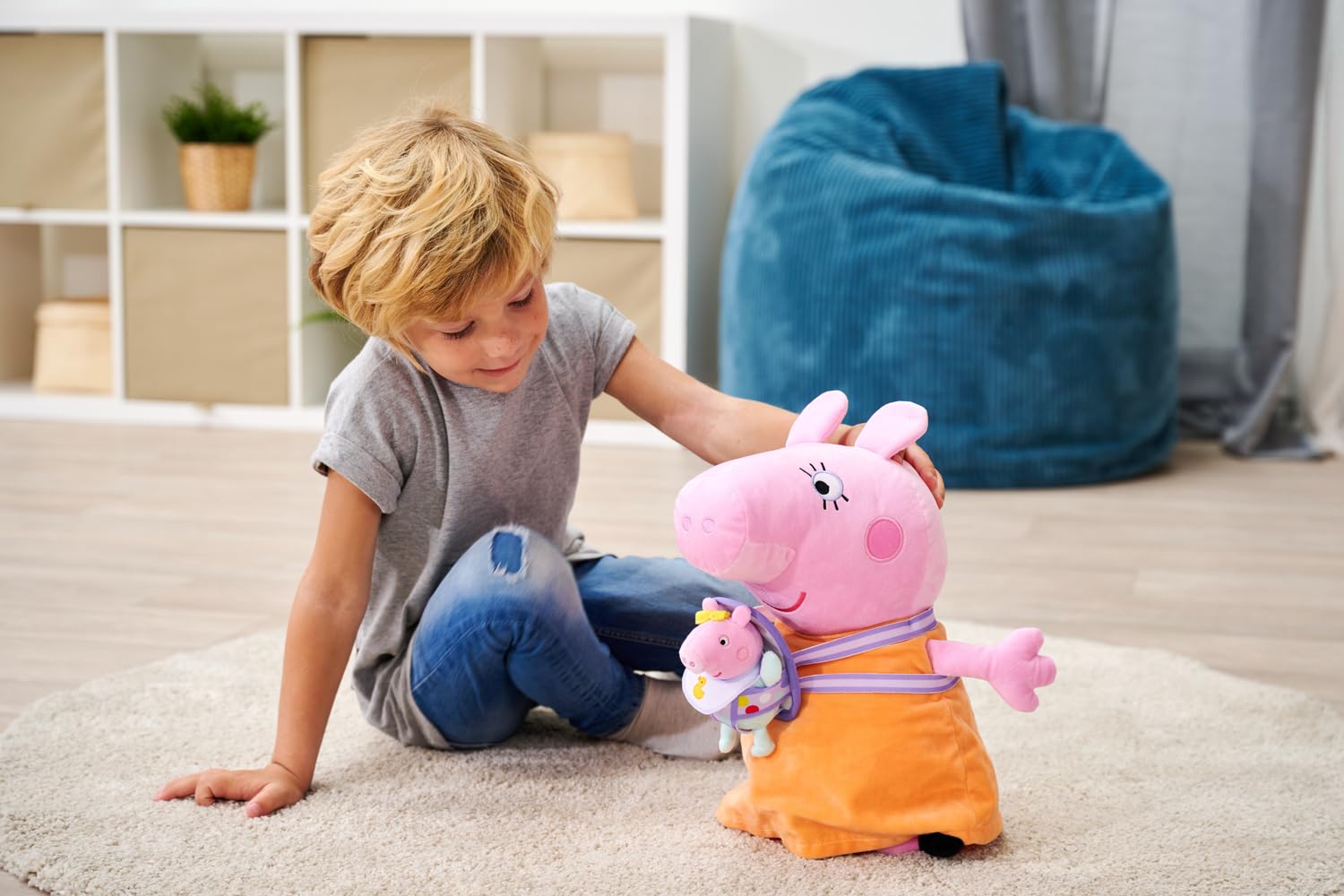 peppa-wutz-mama-mit-evie-pl-schfigur-33-cm image 7